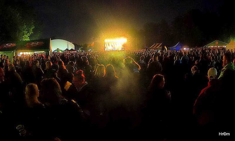 Divokej Bill Doma: V Úvalech zahrál sousedům a kamarádům, vystoupili i Medvěd 009 a Tereza Balonová