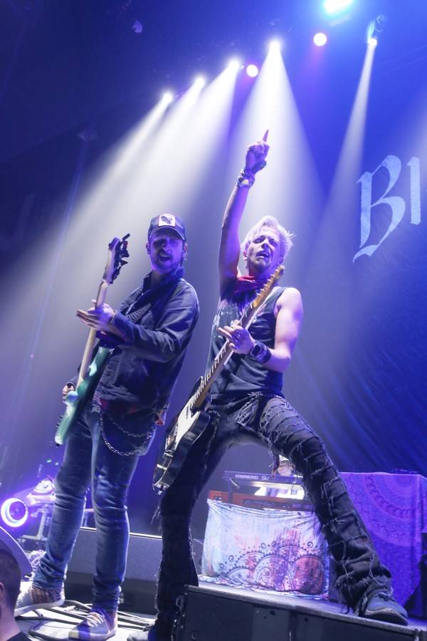 Alice Cooper v Bratislavě: Středověký hrad, poprava gilotinou i svěrací kazajka