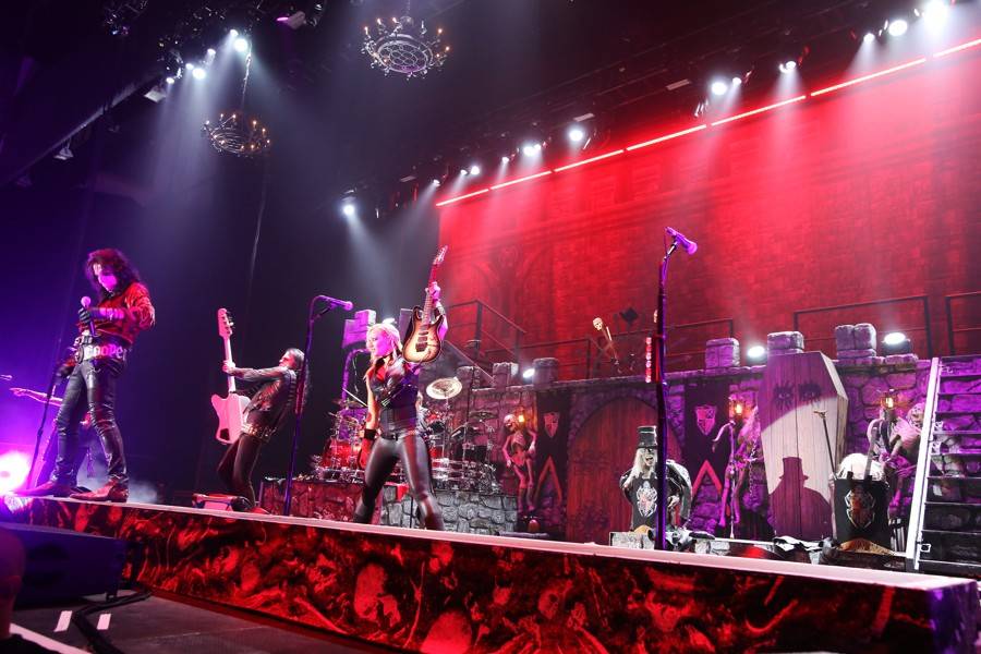 Alice Cooper v Bratislavě: Středověký hrad, poprava gilotinou i svěrací kazajka