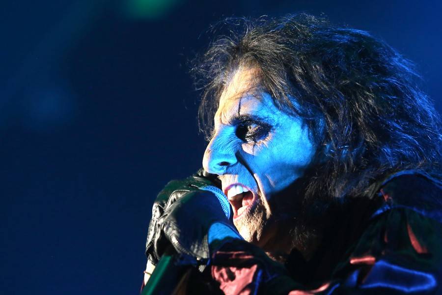 Alice Cooper v Bratislavě: Středověký hrad, poprava gilotinou i svěrací kazajka