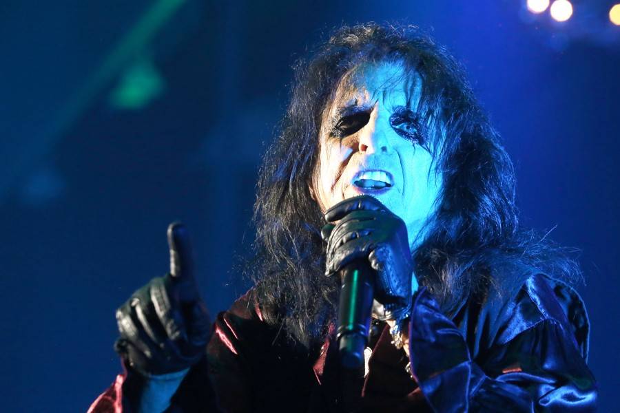 Alice Cooper v Bratislavě: Středověký hrad, poprava gilotinou i svěrací kazajka
