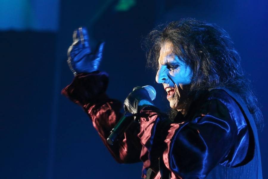 Alice Cooper v Bratislavě: Středověký hrad, poprava gilotinou i svěrací kazajka