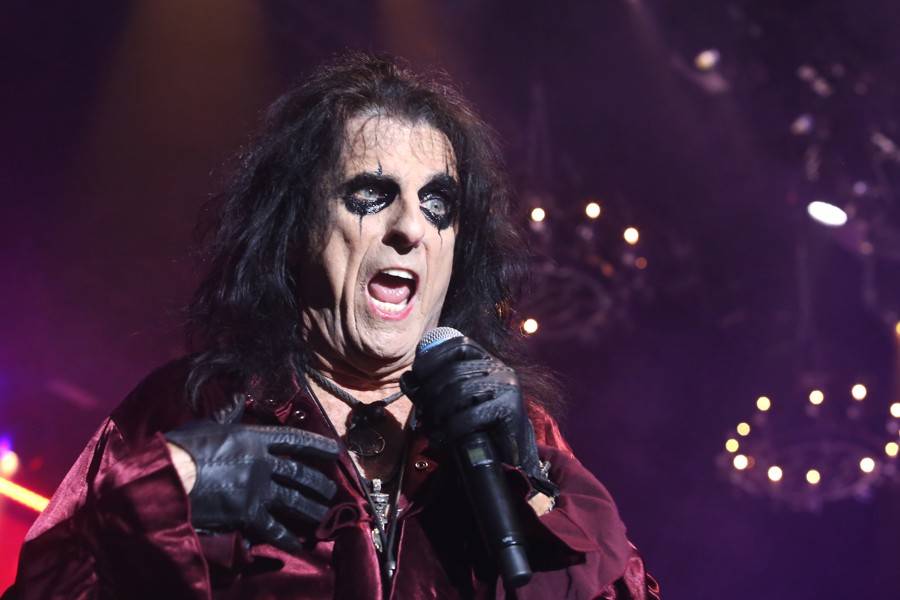 Alice Cooper v Bratislavě: Středověký hrad, poprava gilotinou i svěrací kazajka