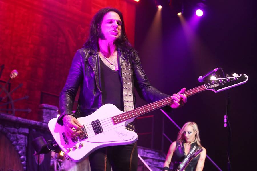 Alice Cooper v Bratislavě: Středověký hrad, poprava gilotinou i svěrací kazajka