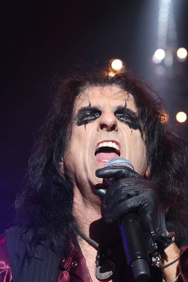 Alice Cooper v Bratislavě: Středověký hrad, poprava gilotinou i svěrací kazajka