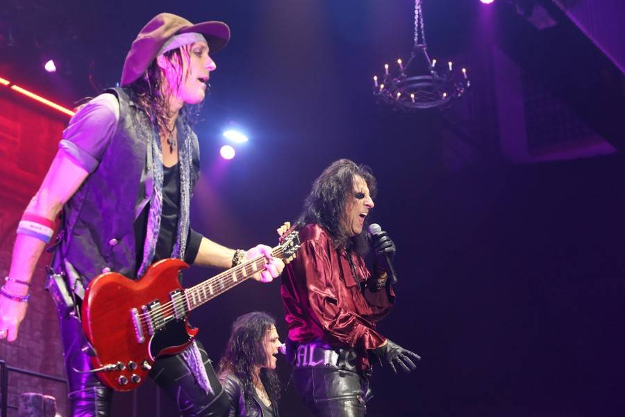 Alice Cooper v Bratislavě: Středověký hrad, poprava gilotinou i svěrací kazajka