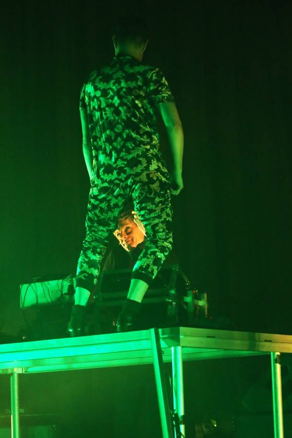 Islandské duo GusGus si svou elektronikou podmanilo brněnskou Flédu