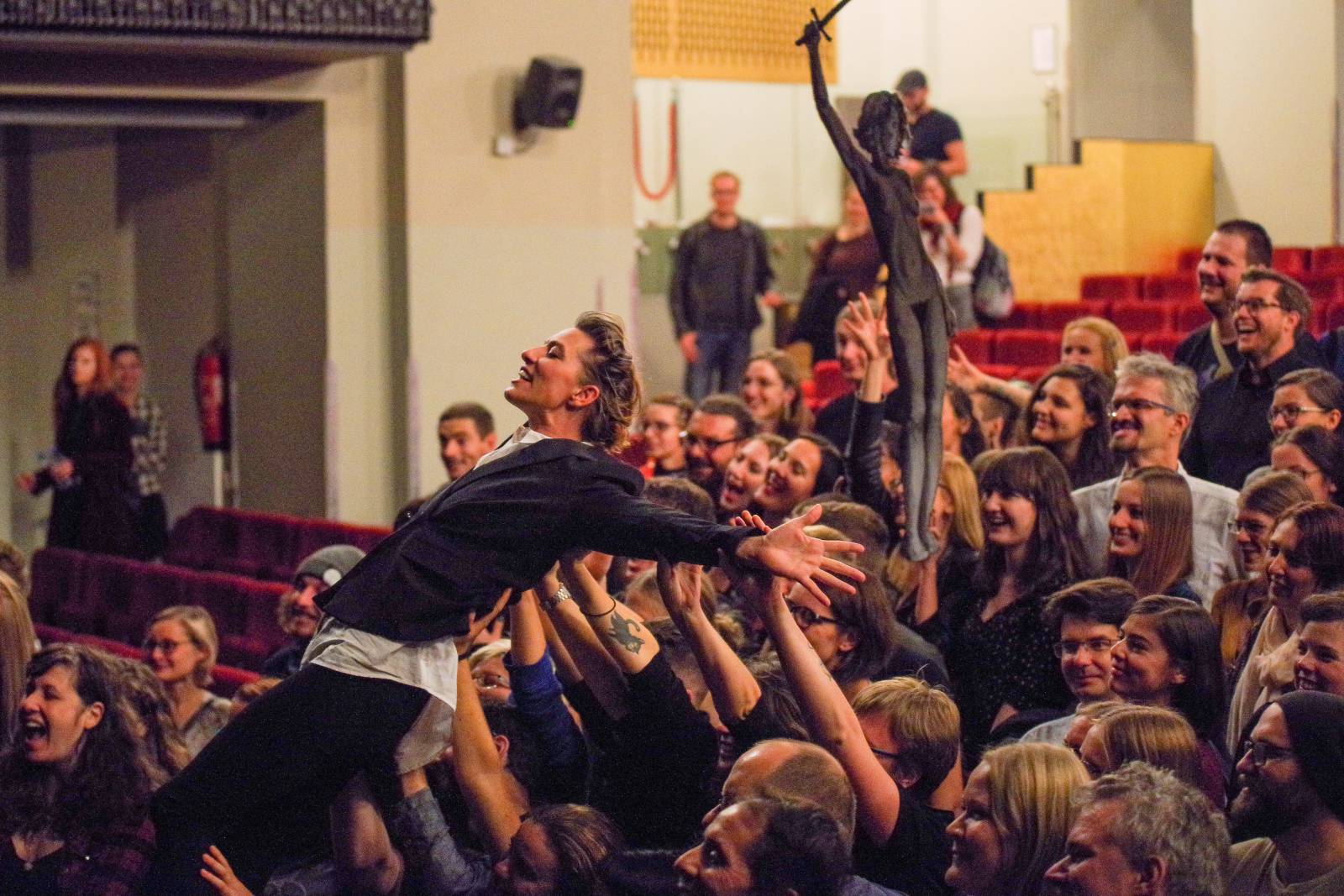 Amanda Palmer předvedla v divadle Hybernia kombinaci stand-upu a koncertu