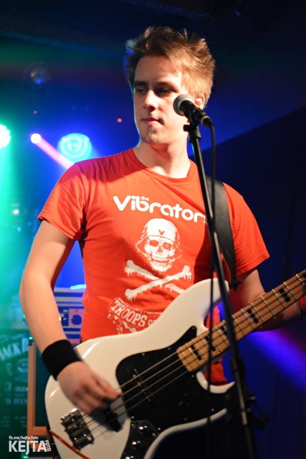 Pogo, punk a rock'n'roll: The Fialky a N.V.Ú. ve Vagonu