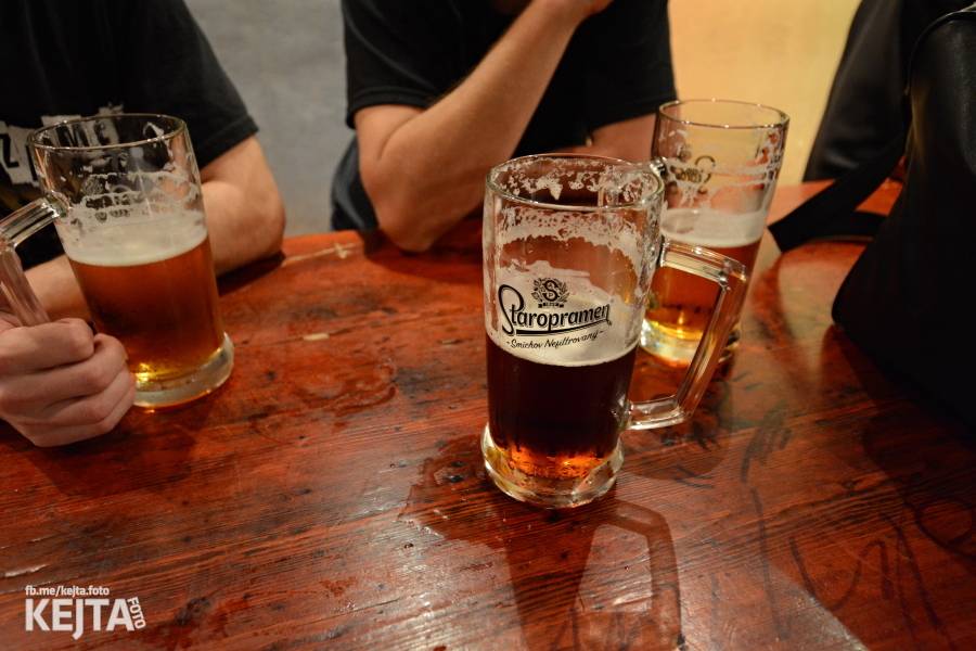 Pogo, punk a rock'n'roll: The Fialky a N.V.Ú. ve Vagonu