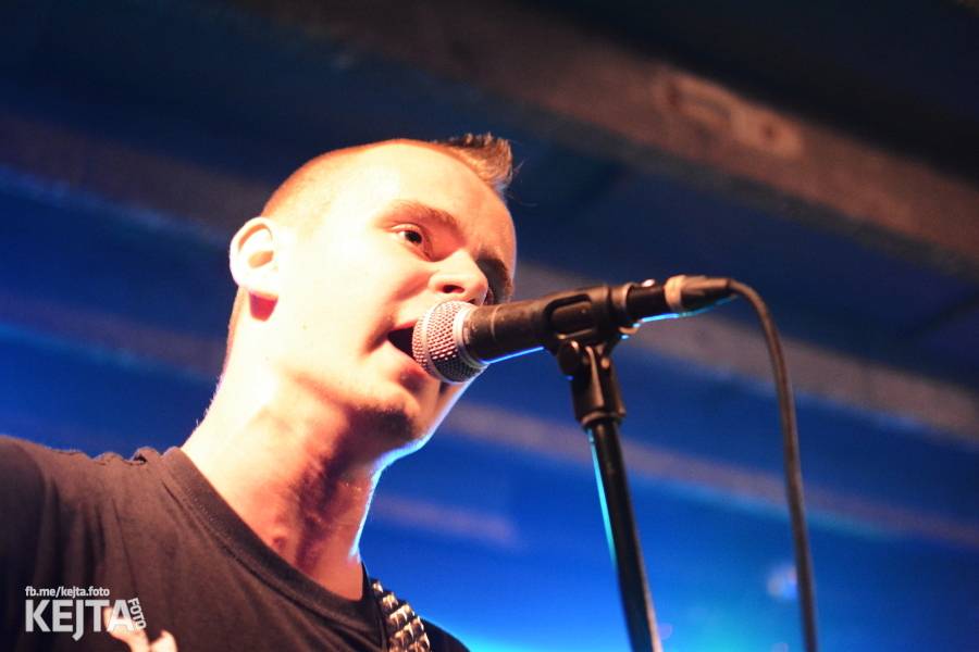 Pogo, punk a rock'n'roll: The Fialky a N.V.Ú. ve Vagonu