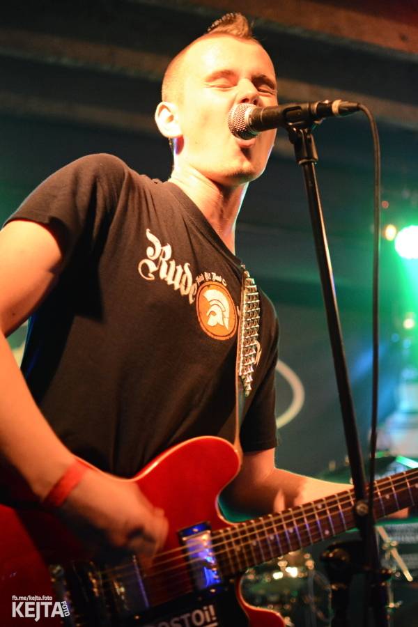 Pogo, punk a rock'n'roll: The Fialky a N.V.Ú. ve Vagonu