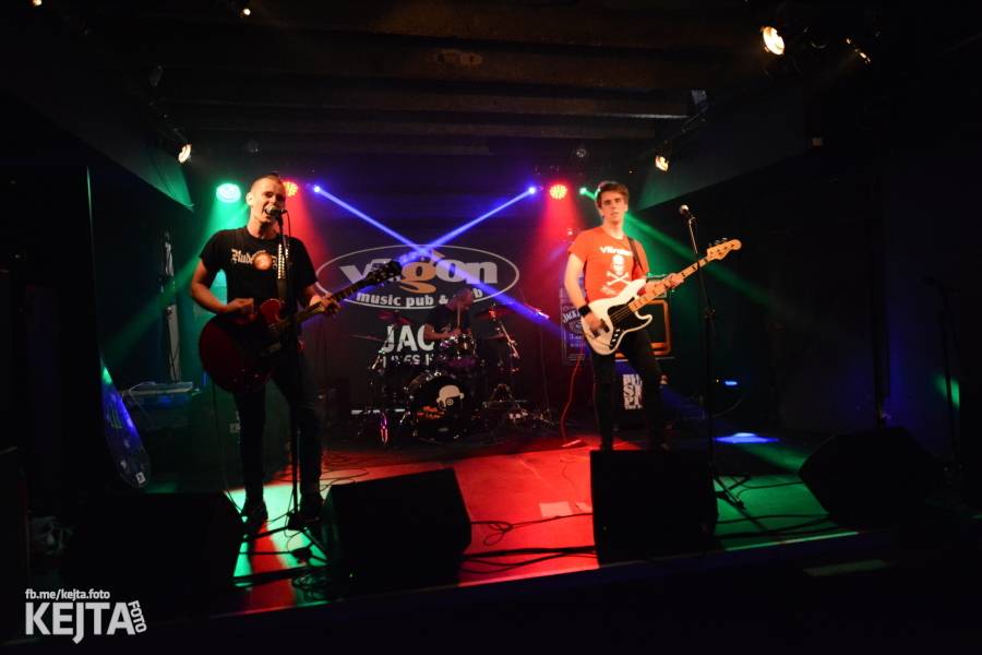 Pogo, punk a rock'n'roll: The Fialky a N.V.Ú. ve Vagonu