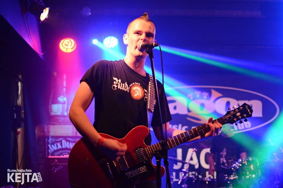 Pogo, punk a rock'n'roll: The Fialky a N.V.Ú. ve Vagonu