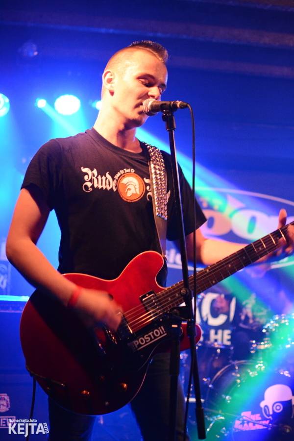 Pogo, punk a rock'n'roll: The Fialky a N.V.Ú. ve Vagonu