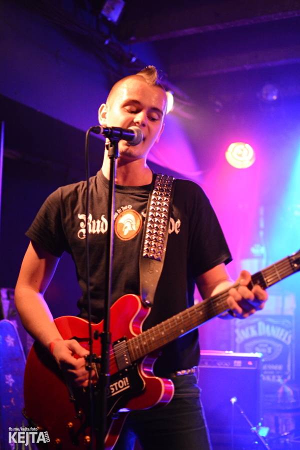 Pogo, punk a rock'n'roll: The Fialky a N.V.Ú. ve Vagonu