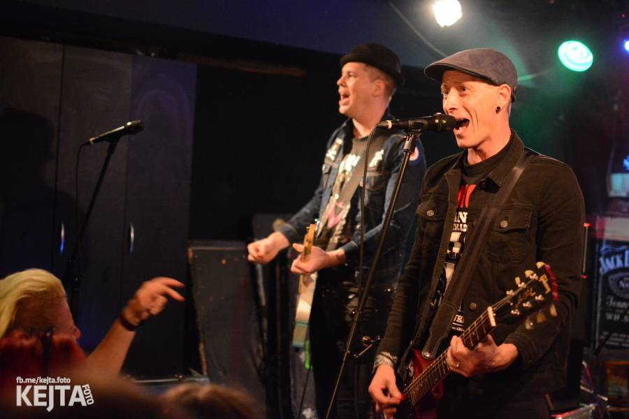 Pogo, punk a rock'n'roll: The Fialky a N.V.Ú. ve Vagonu