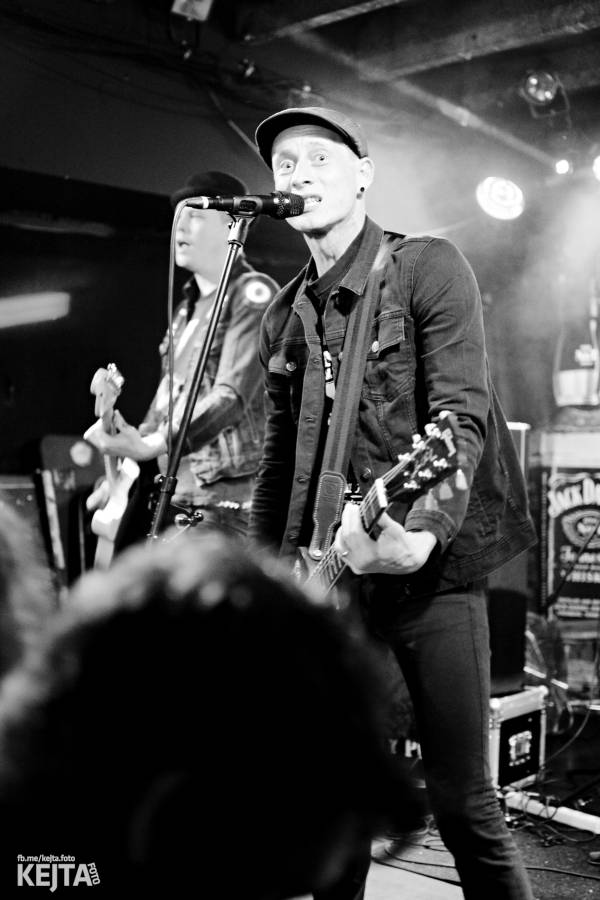 Pogo, punk a rock'n'roll: The Fialky a N.V.Ú. ve Vagonu