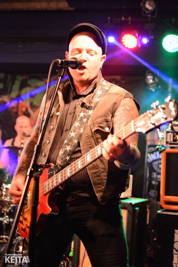 Pogo, punk a rock'n'roll: The Fialky a N.V.Ú. ve Vagonu