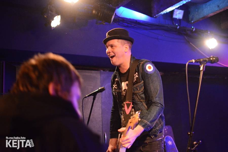 Pogo, punk a rock'n'roll: The Fialky a N.V.Ú. ve Vagonu