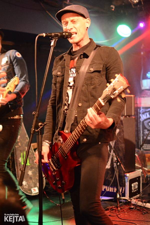 Pogo, punk a rock'n'roll: The Fialky a N.V.Ú. ve Vagonu