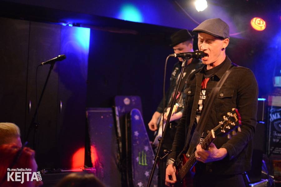 Pogo, punk a rock'n'roll: The Fialky a N.V.Ú. ve Vagonu