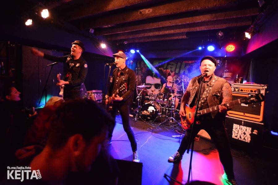 Pogo, punk a rock'n'roll: The Fialky a N.V.Ú. ve Vagonu