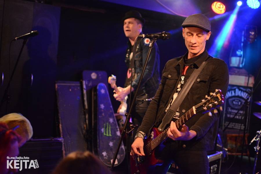 Pogo, punk a rock'n'roll: The Fialky a N.V.Ú. ve Vagonu