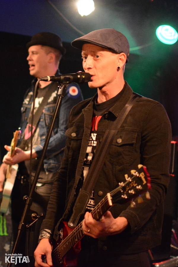 Pogo, punk a rock'n'roll: The Fialky a N.V.Ú. ve Vagonu