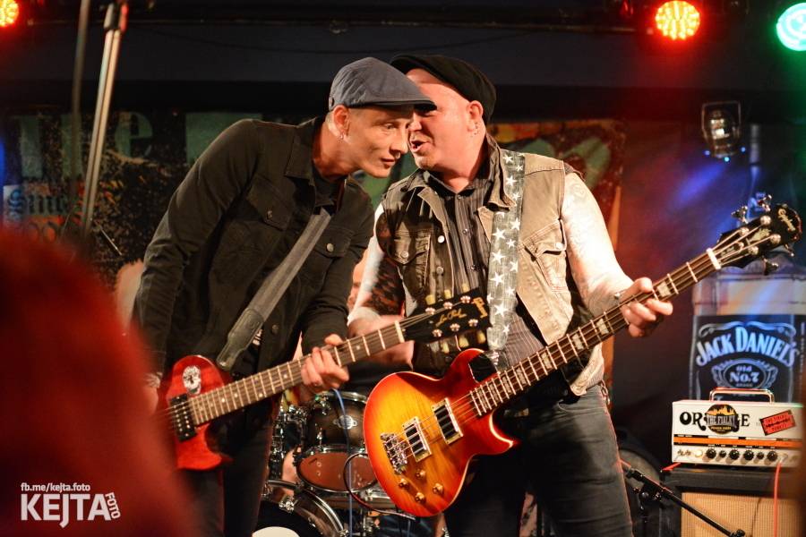 Pogo, punk a rock'n'roll: The Fialky a N.V.Ú. ve Vagonu