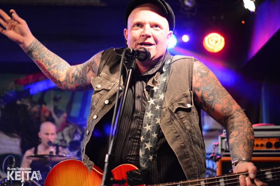 Pogo, punk a rock'n'roll: The Fialky a N.V.Ú. ve Vagonu