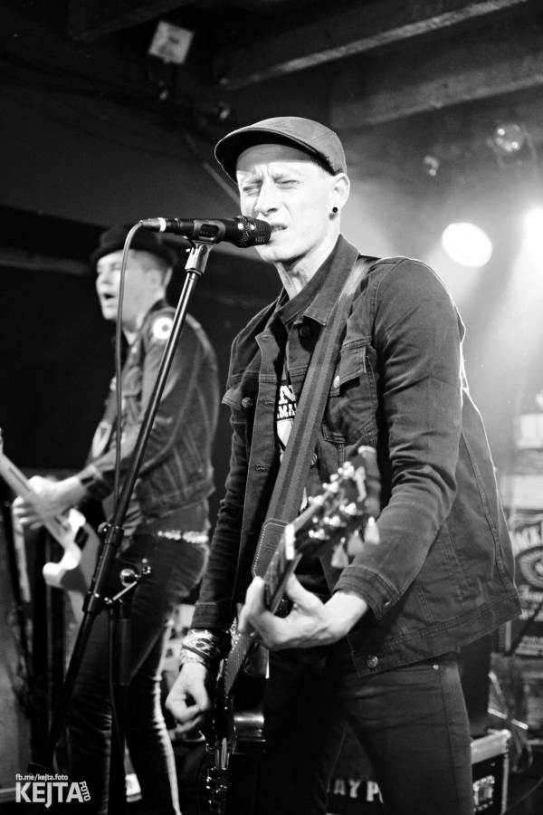 Pogo, punk a rock'n'roll: The Fialky a N.V.Ú. ve Vagonu