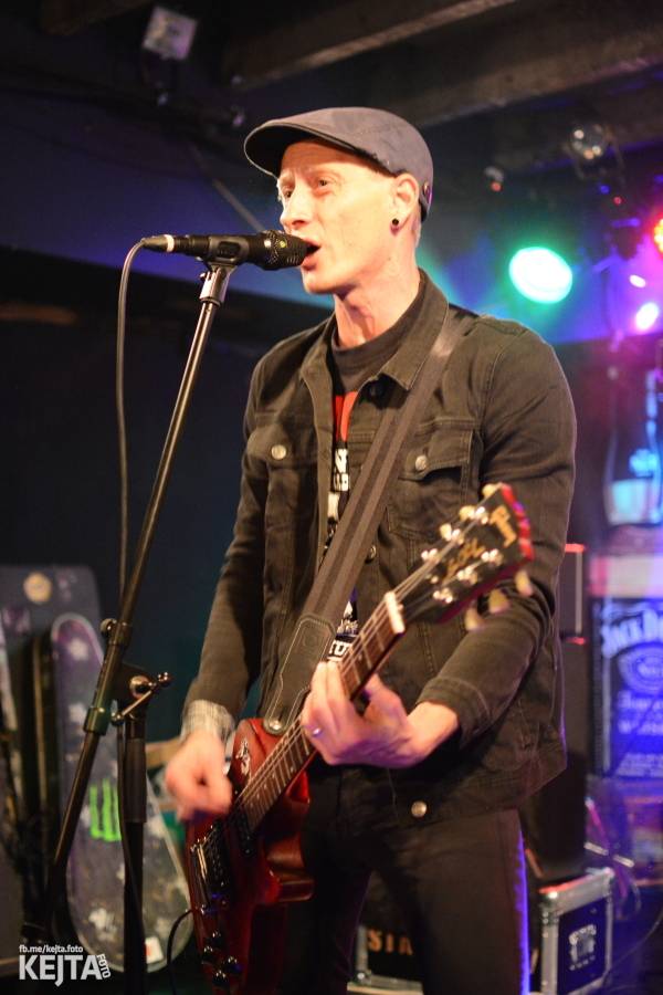 Pogo, punk a rock'n'roll: The Fialky a N.V.Ú. ve Vagonu