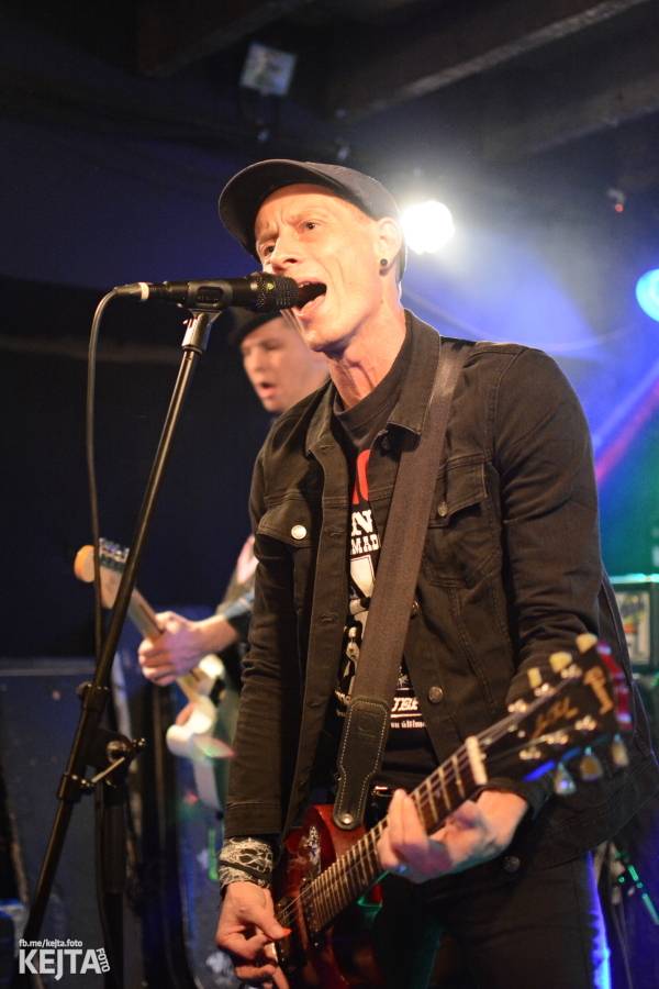 Pogo, punk a rock'n'roll: The Fialky a N.V.Ú. ve Vagonu