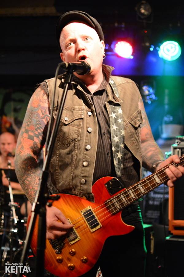 Pogo, punk a rock'n'roll: The Fialky a N.V.Ú. ve Vagonu