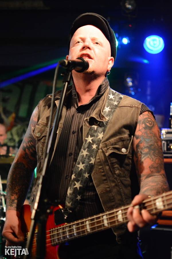 Pogo, punk a rock'n'roll: The Fialky a N.V.Ú. ve Vagonu