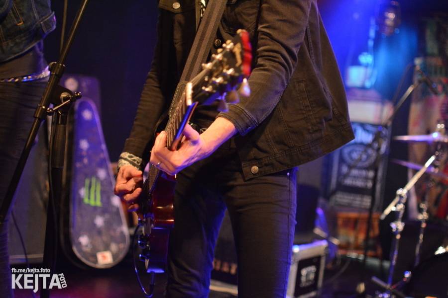 Pogo, punk a rock'n'roll: The Fialky a N.V.Ú. ve Vagonu