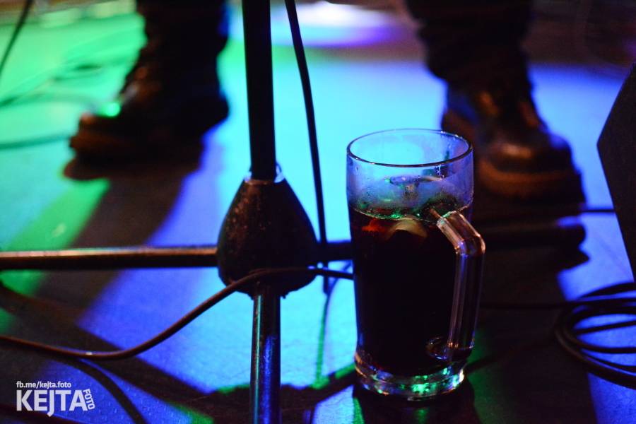 Pogo, punk a rock'n'roll: The Fialky a N.V.Ú. ve Vagonu