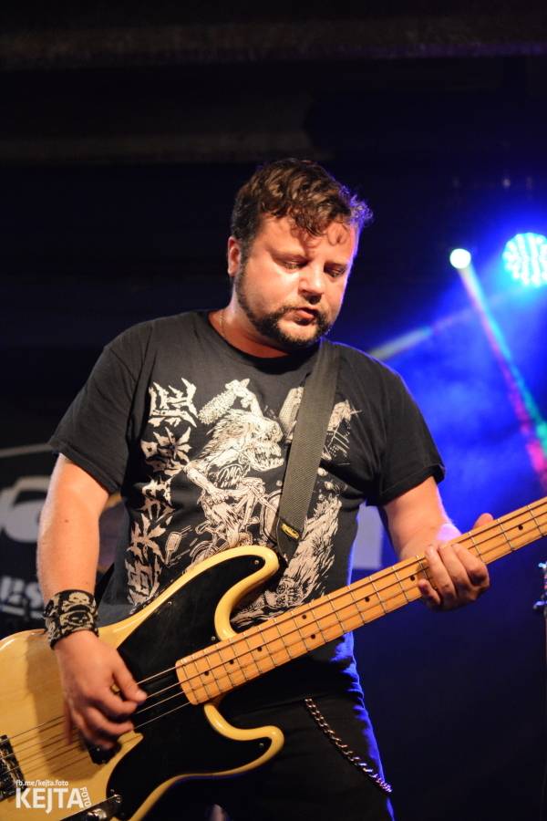 Pogo, punk a rock'n'roll: The Fialky a N.V.Ú. ve Vagonu