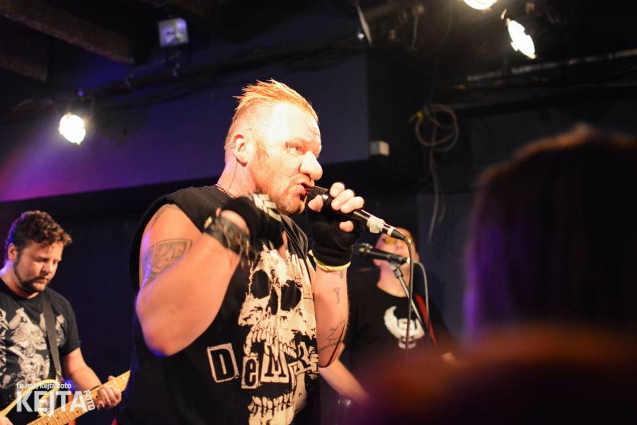 Pogo, punk a rock'n'roll: The Fialky a N.V.Ú. ve Vagonu