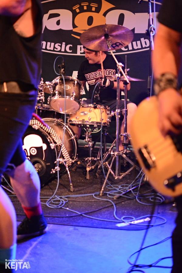 Pogo, punk a rock'n'roll: The Fialky a N.V.Ú. ve Vagonu