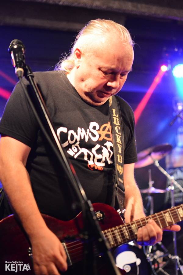 Pogo, punk a rock'n'roll: The Fialky a N.V.Ú. ve Vagonu