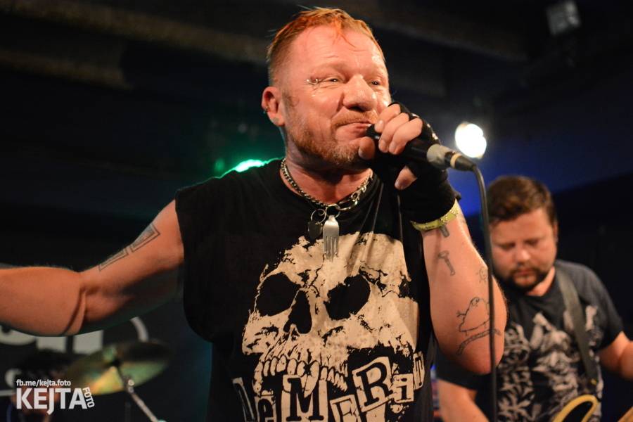 Pogo, punk a rock'n'roll: The Fialky a N.V.Ú. ve Vagonu