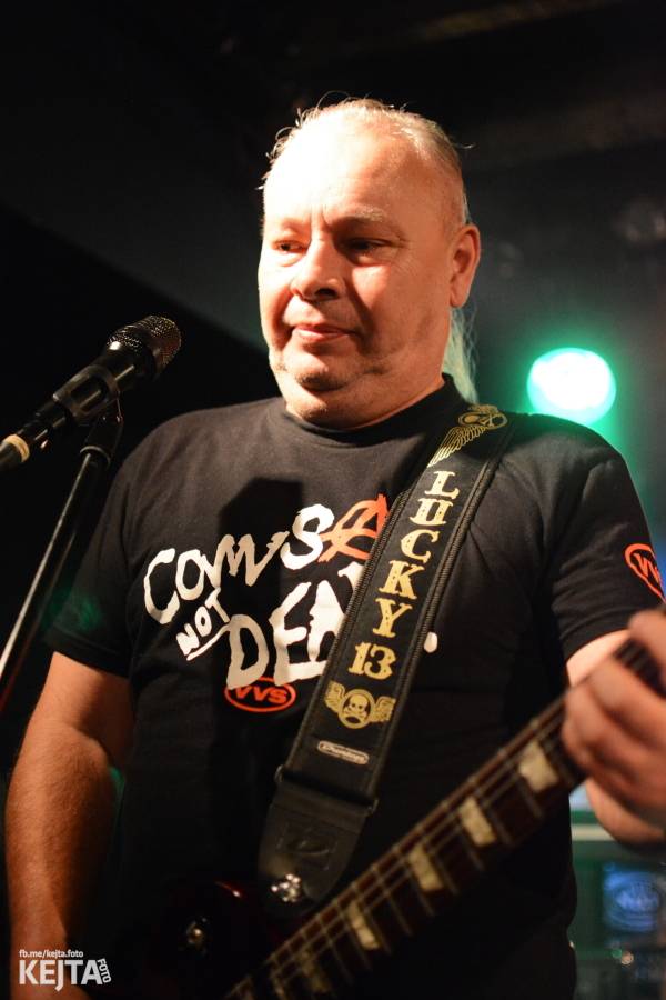 Pogo, punk a rock'n'roll: The Fialky a N.V.Ú. ve Vagonu