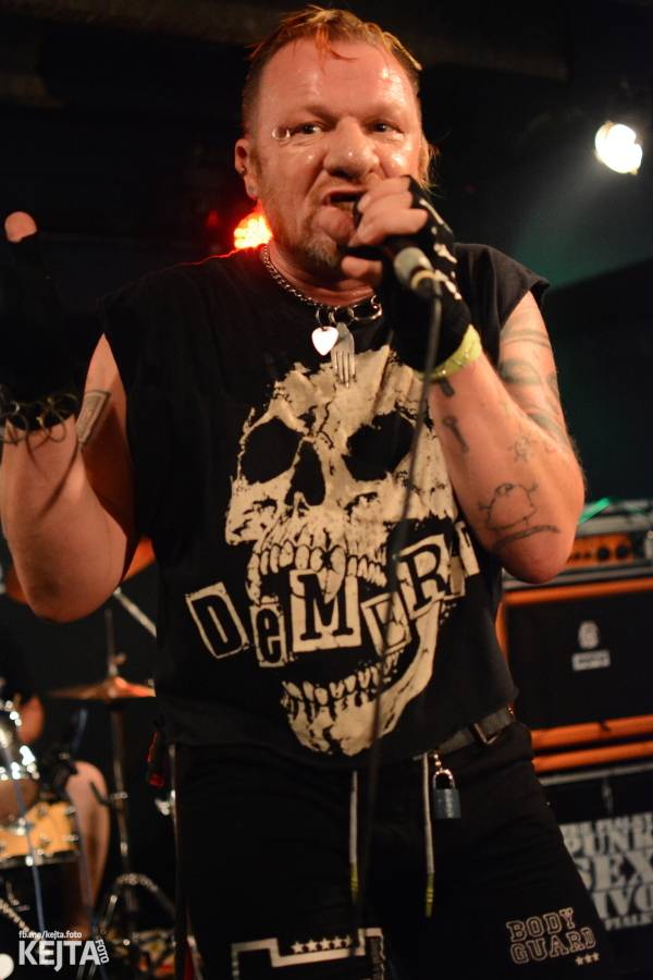 Pogo, punk a rock'n'roll: The Fialky a N.V.Ú. ve Vagonu