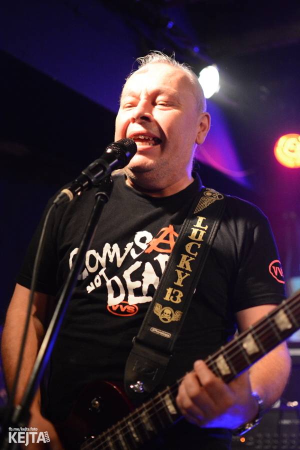 Pogo, punk a rock'n'roll: The Fialky a N.V.Ú. ve Vagonu