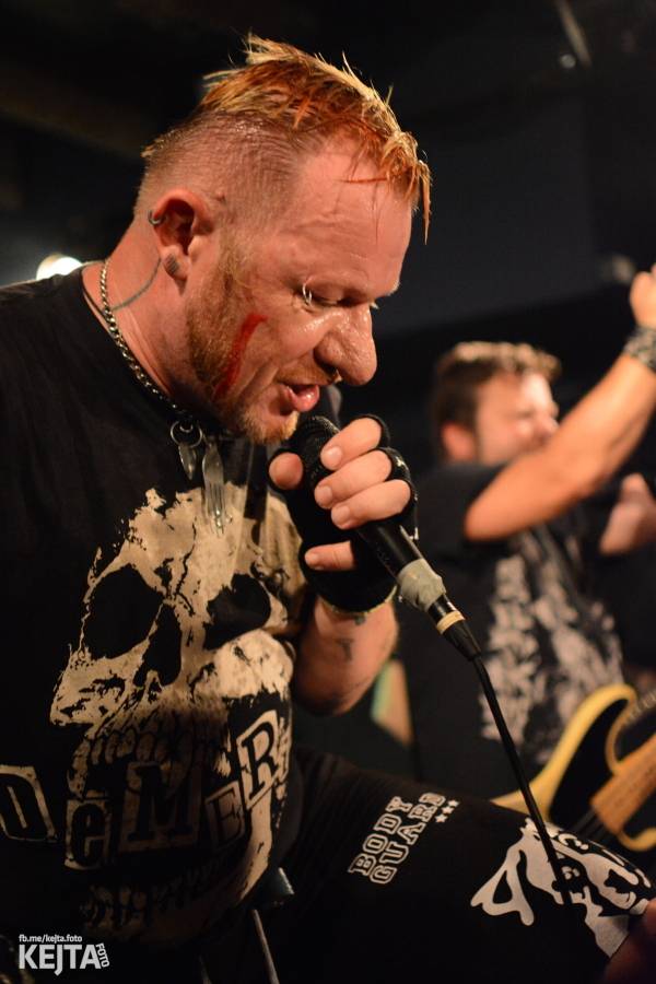 Pogo, punk a rock'n'roll: The Fialky a N.V.Ú. ve Vagonu