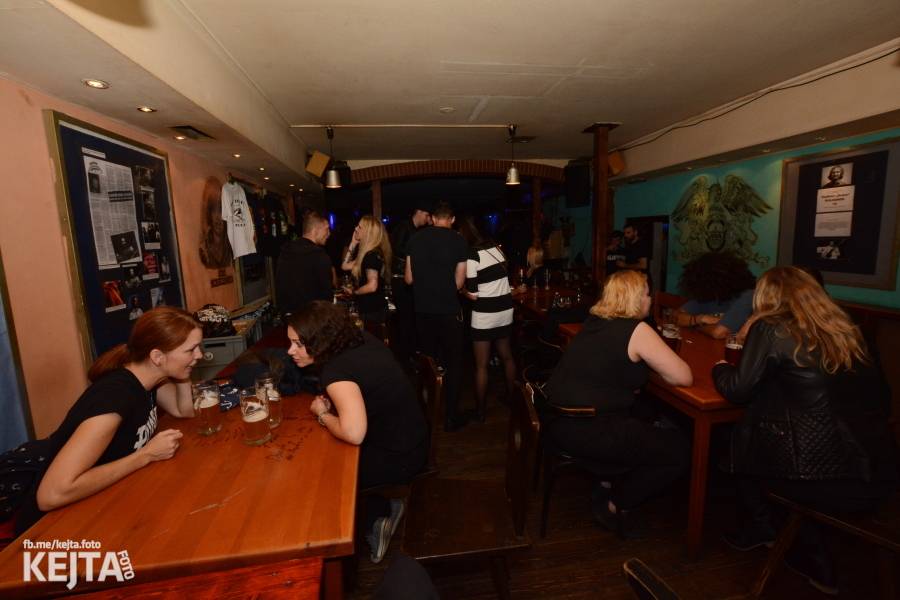 Pogo, punk a rock'n'roll: The Fialky a N.V.Ú. ve Vagonu