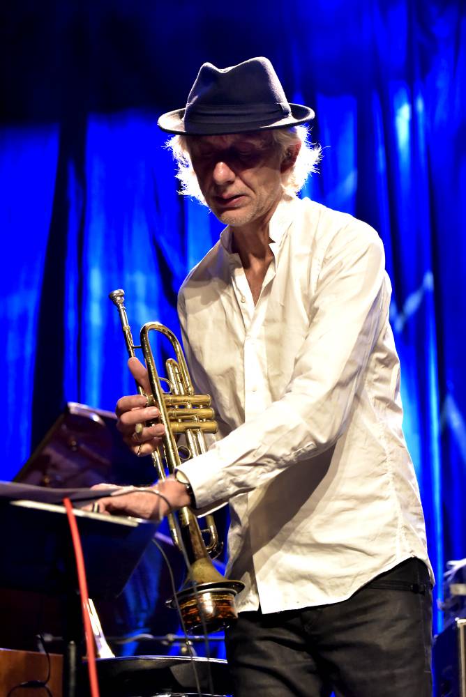 Jazzový trumpetista Erik Truffaz a rapper Nya strhli publikum v pražské Akropoli