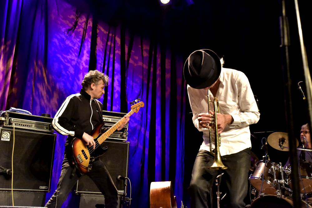 Jazzový trumpetista Erik Truffaz a rapper Nya strhli publikum v pražské Akropoli